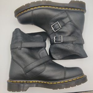 Doc Marten women’s size 8 black leather/suede buckle 8 eye Kristy boots